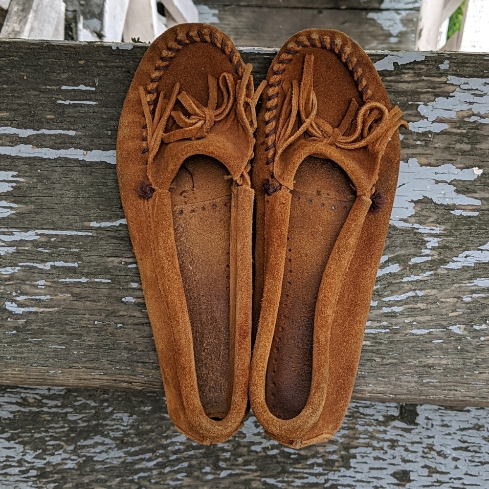 Minnetonka Fringe Moccasin, size 8 - Picture 2 of 6